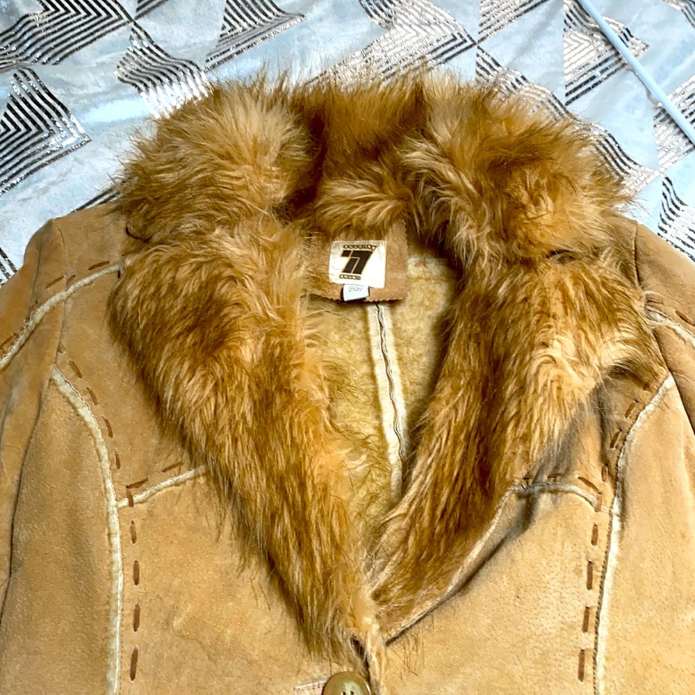 Fur faux brown jacket.  It has one button.